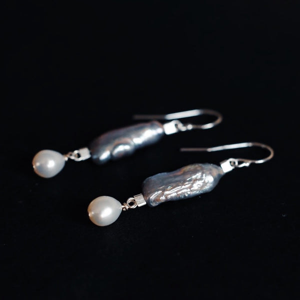 Drop Earrings in Silver Biwa Pearl