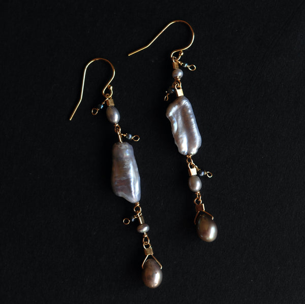 Drop Earrings in Silver Biwa Pearl